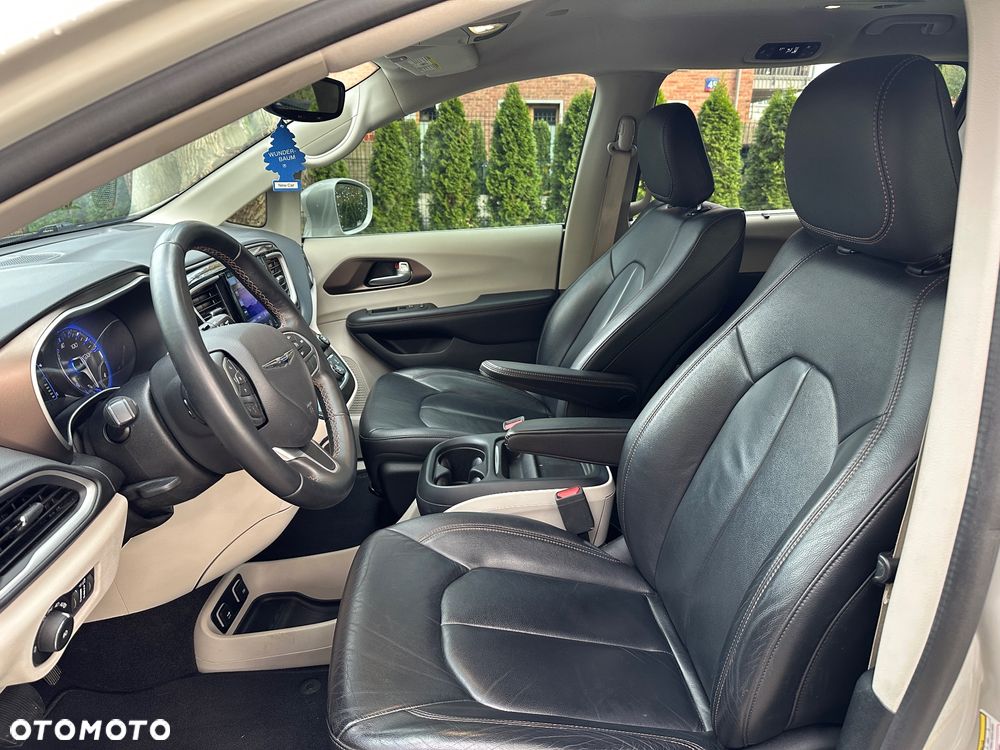 Chrysler Pacifica - 12