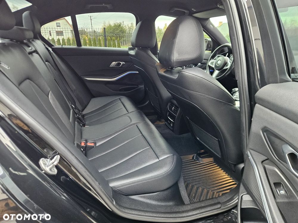 BMW Seria 3 318d Edition M Sport Shadow - 17