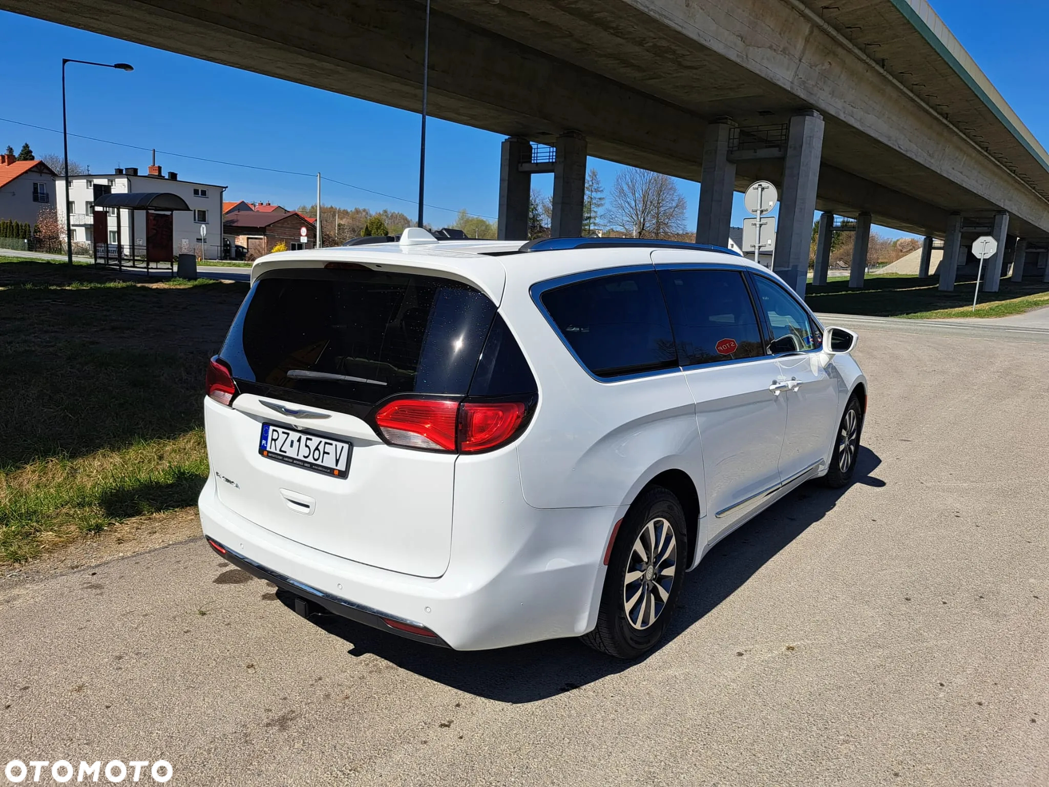 Chrysler Pacifica - 12