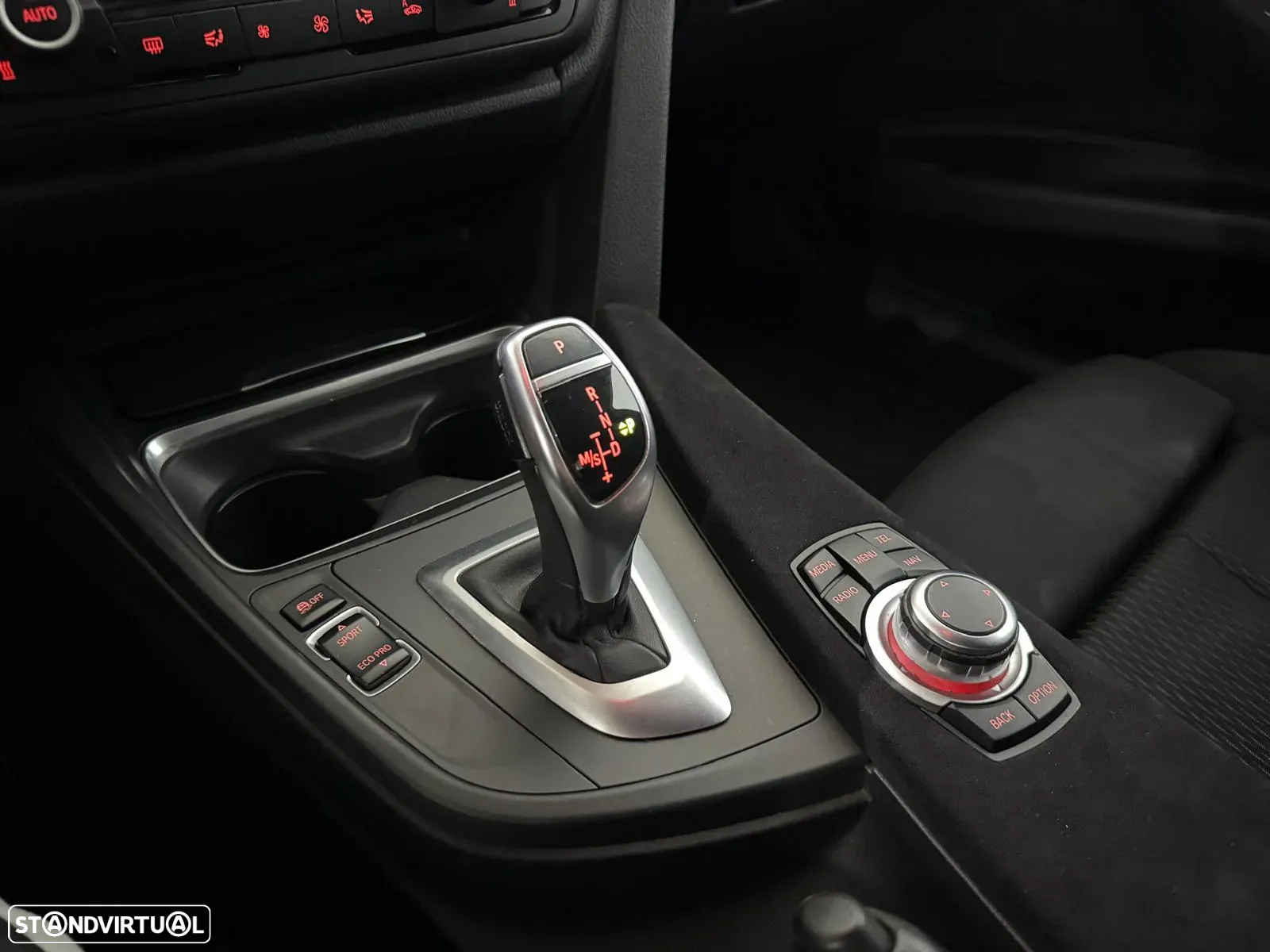 BMW 320 d EfficientDynamics Auto - 19
