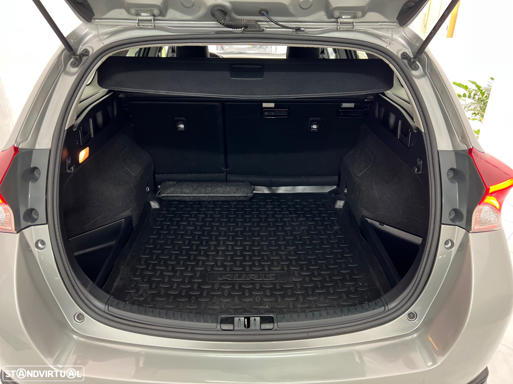 Toyota Auris Touring Sports 1.6 D-4D Comfort +P.Sport+Navi - 27