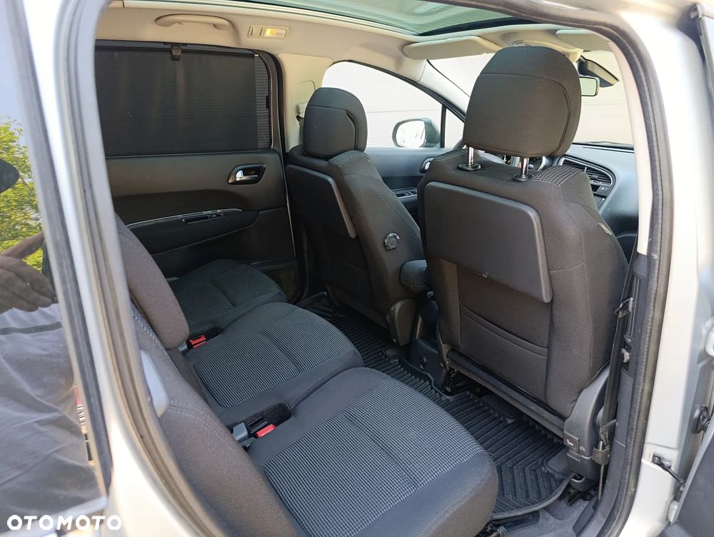 Peugeot 5008 1.6 THP Active - 32