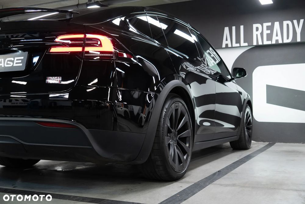 Tesla Model X - 20