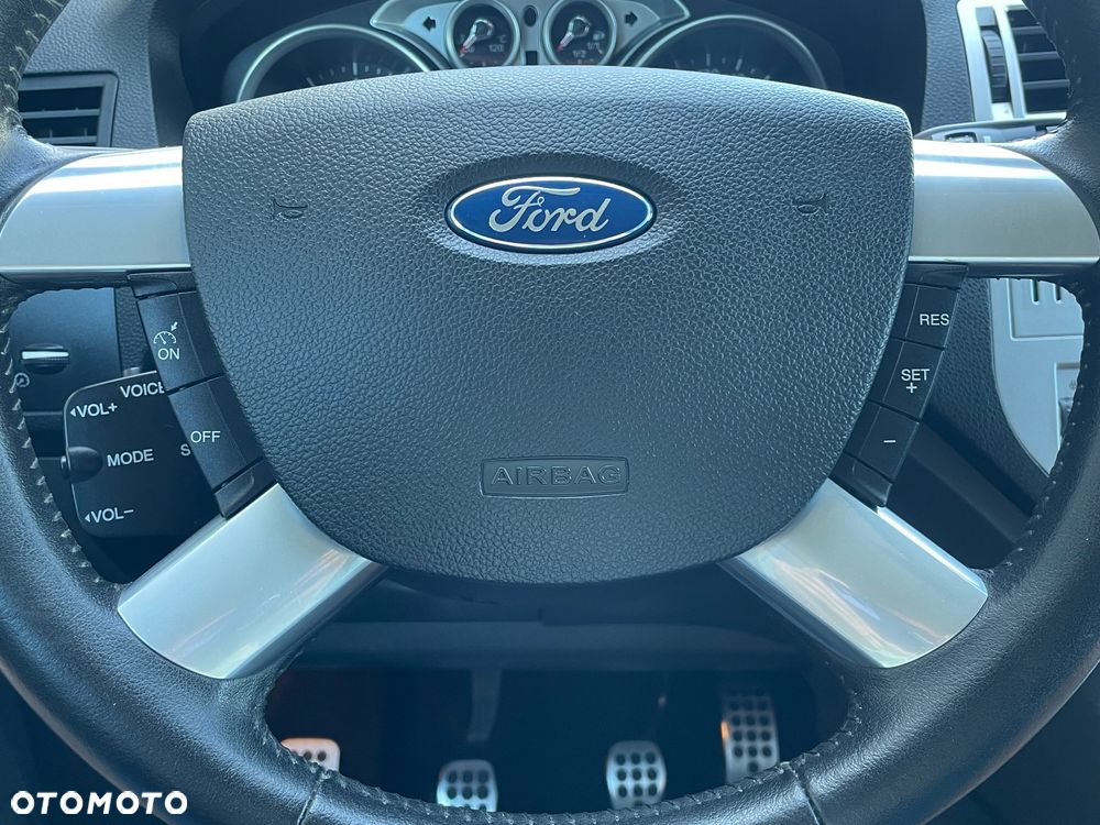 Ford Kuga - 32