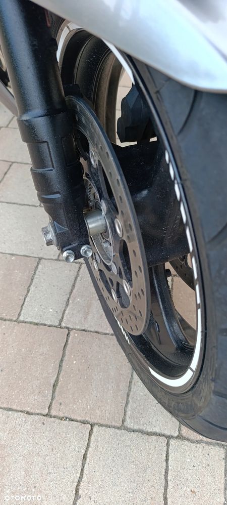 Suzuki GSX - 18