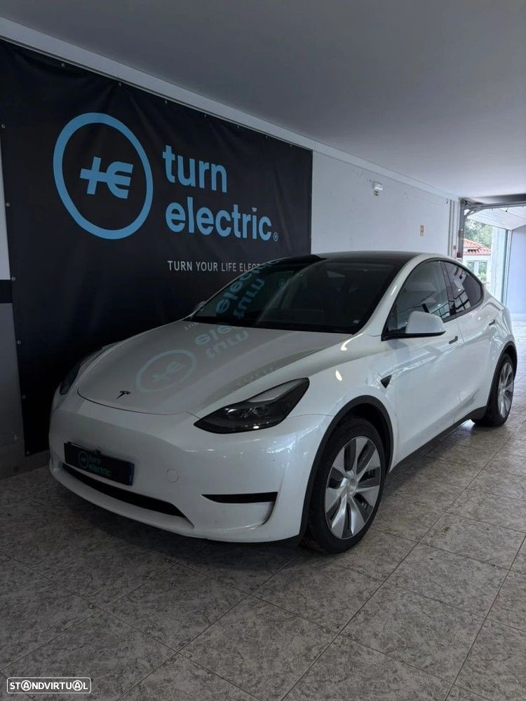 Tesla Model Y 2023 photo 2