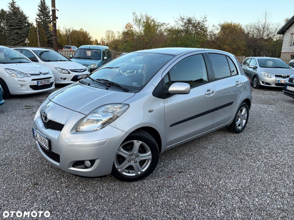 Toyota Yaris 2011 photo 2