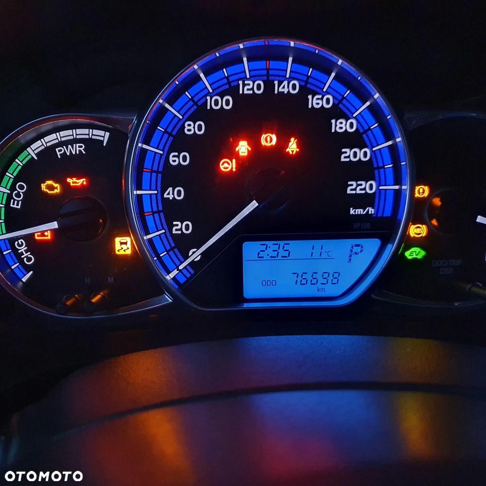 Toyota Yaris Hybrid 100 Selection Passion - 8