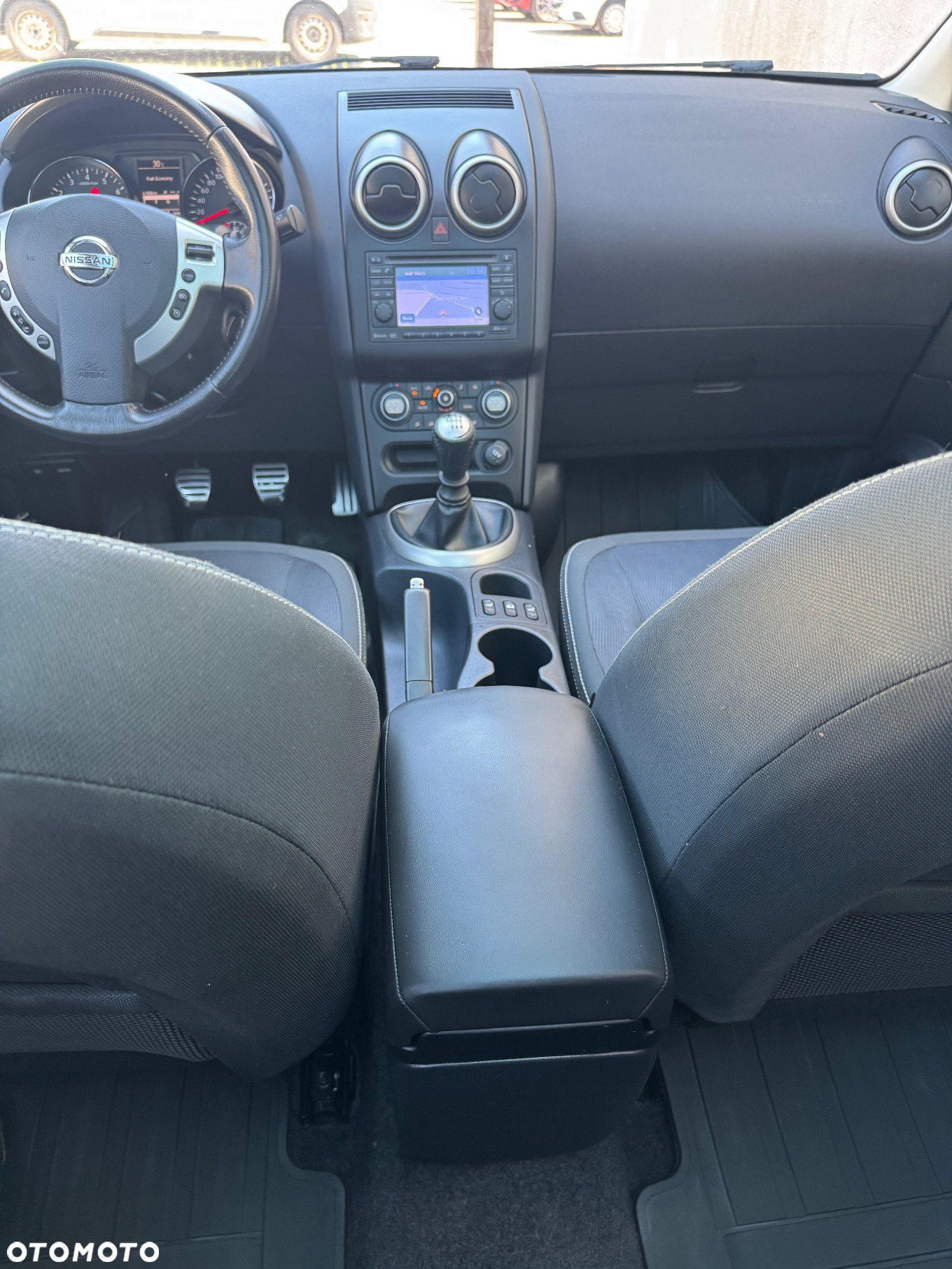 Nissan Qashqai 2.0 visia - 26
