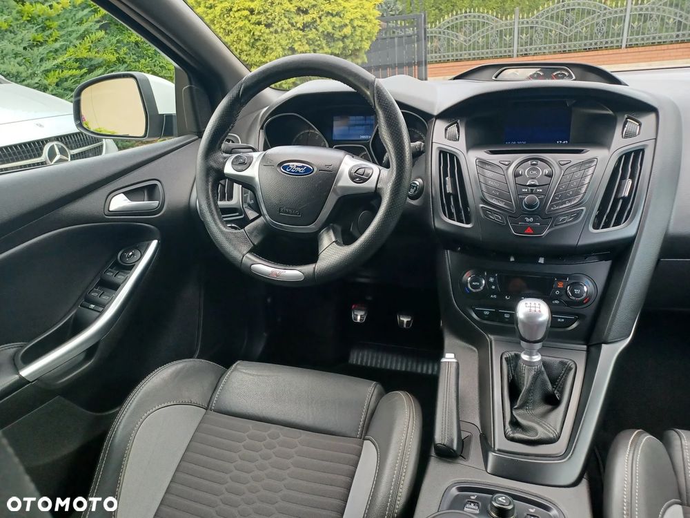 Ford Focus 2.0 EcoBoost ST mit Leder-Sport-Paket - 16