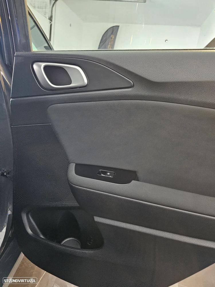 Kia Ceed SW 1.6 CRDi Drive+SRF 7DCT - 29