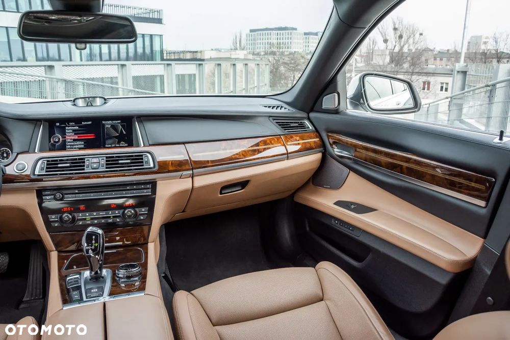 BMW Seria 7 760i L - 26