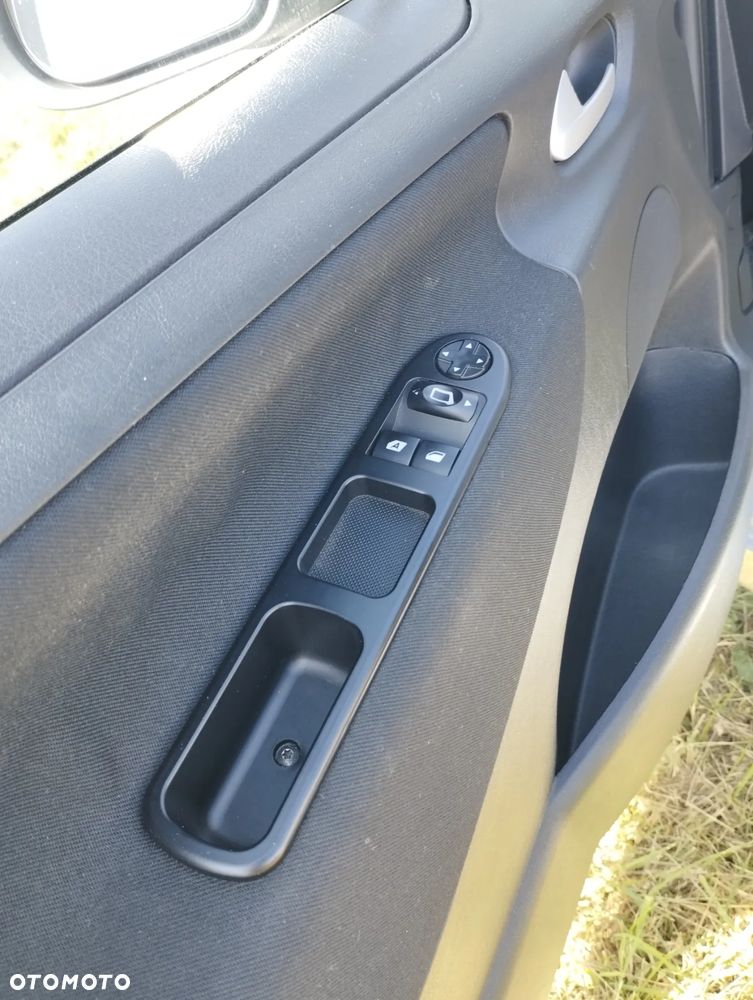 Peugeot 207 1.4 16V Trendy - 16