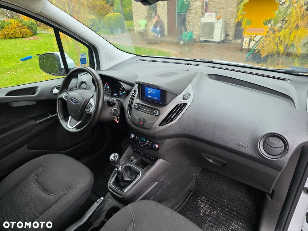Ford Transit Courier - 13
