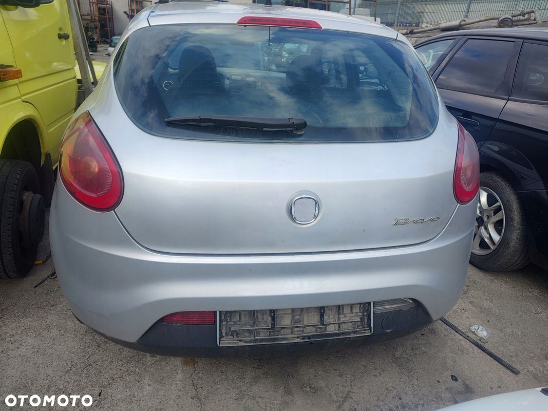 FIAT BRAVO II ZDERZAK TYŁ 620B - 1