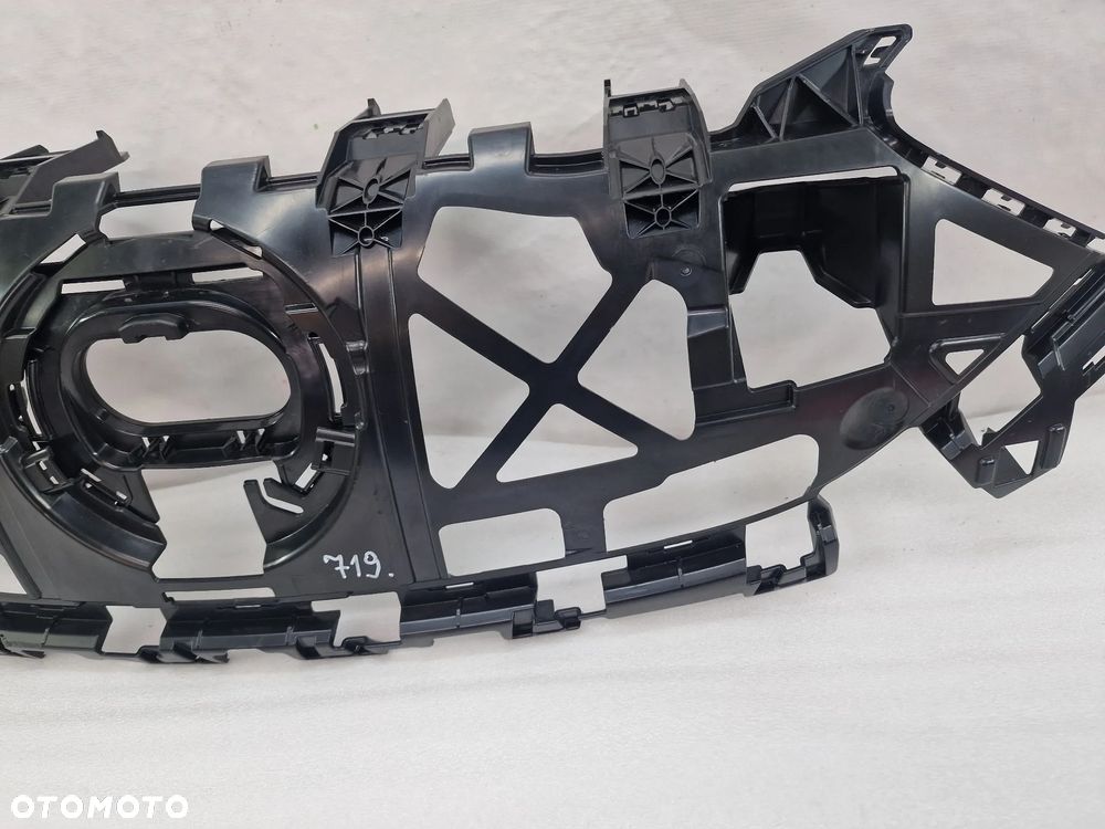 MERCEDES EQE W295 AMG WSPORNIK / STELAŻ POD ATRAPE / GRILL PRZEDNI PRZÓD + RAMKA RADARU , NR A2958883100 + A2978887300 , BARDZO ŁADNY , NIEUSZKODZONY , NR AUKCJI GL719 - 6