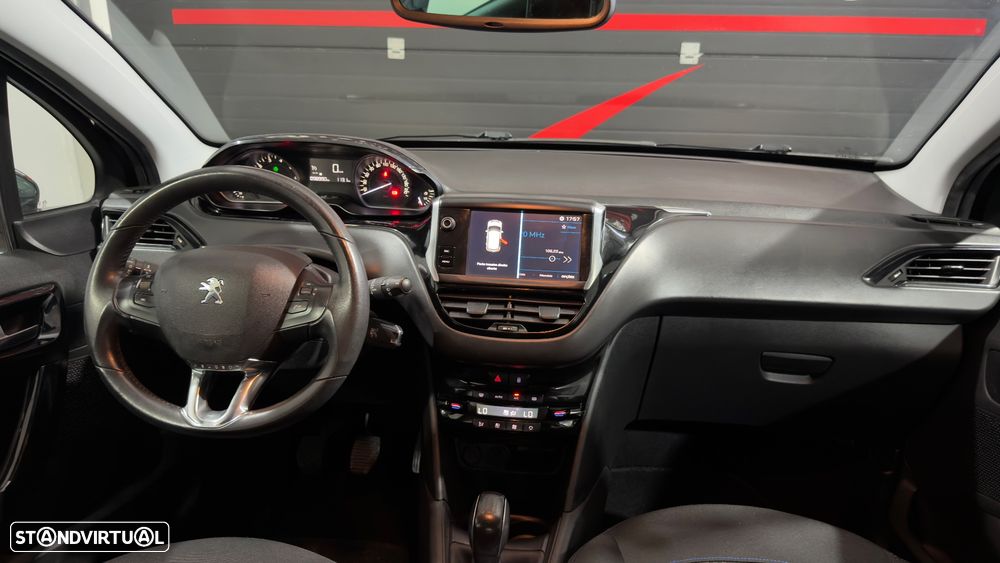 Peugeot 208 1.2 PureTech Signature - 16
