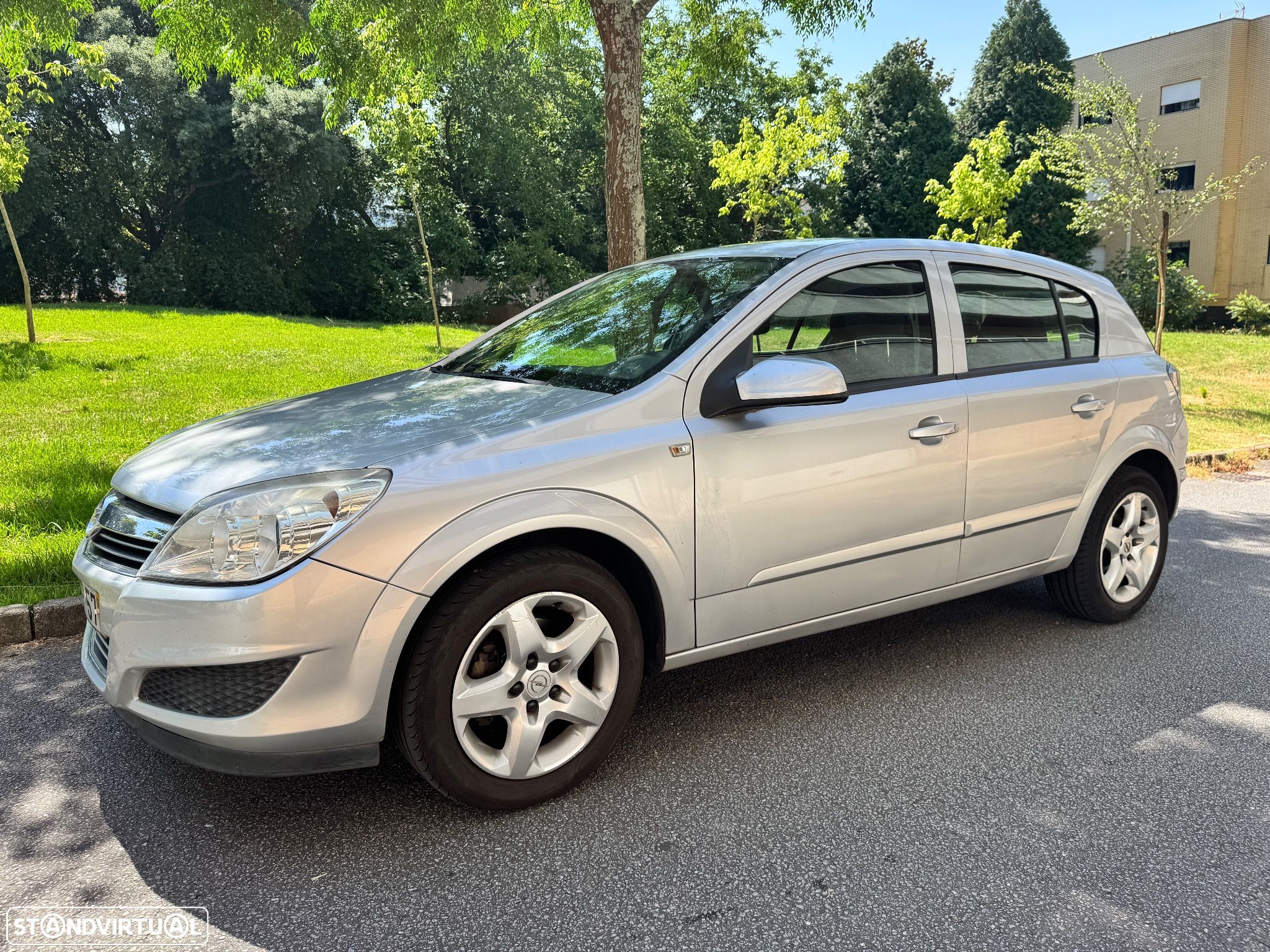 Opel Astra 1.3 CDTi Enjoy EcoFLEX - 1