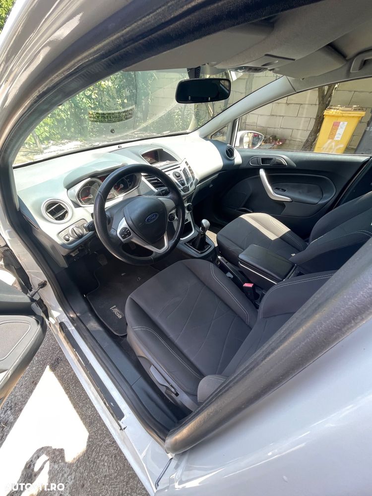 Ford Fiesta 1.4 Trend - 8