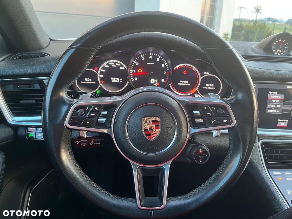 Porsche Panamera 4 - 33