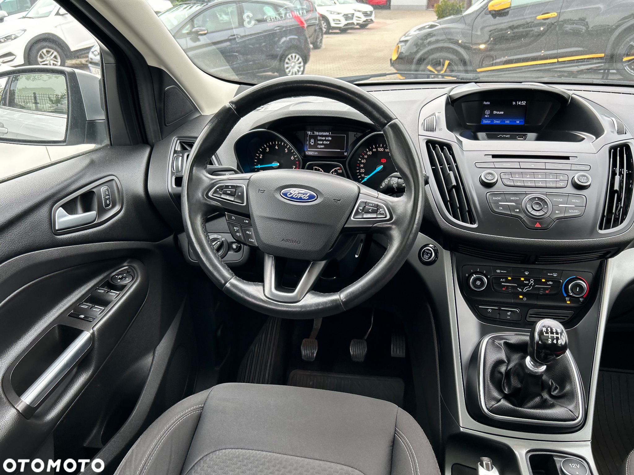 Ford Kuga 1.5 EcoBoost 2x4 Black & Silver - 11