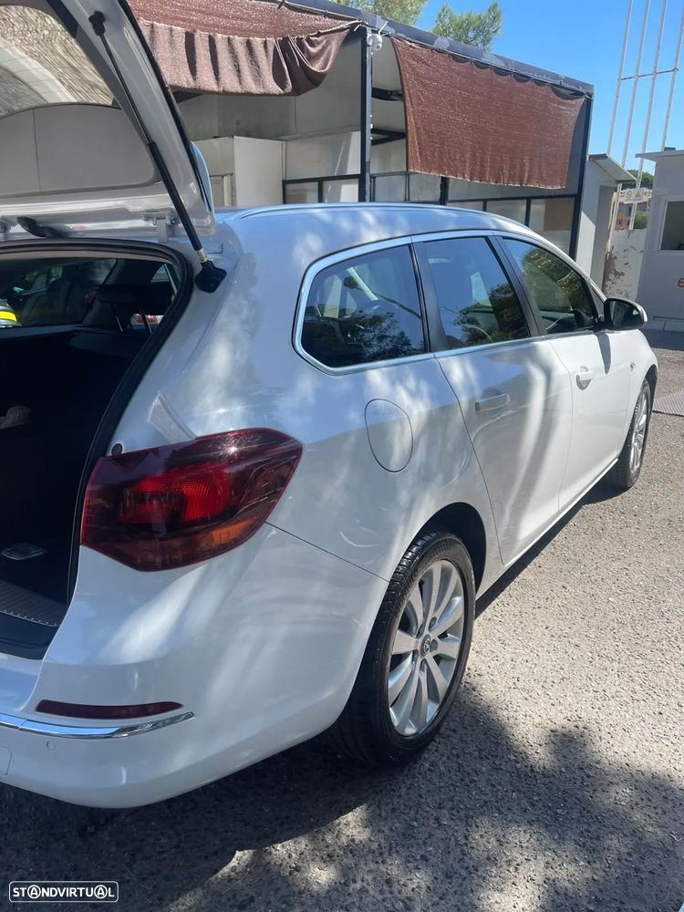 Opel Astra Sports Tourer - 2