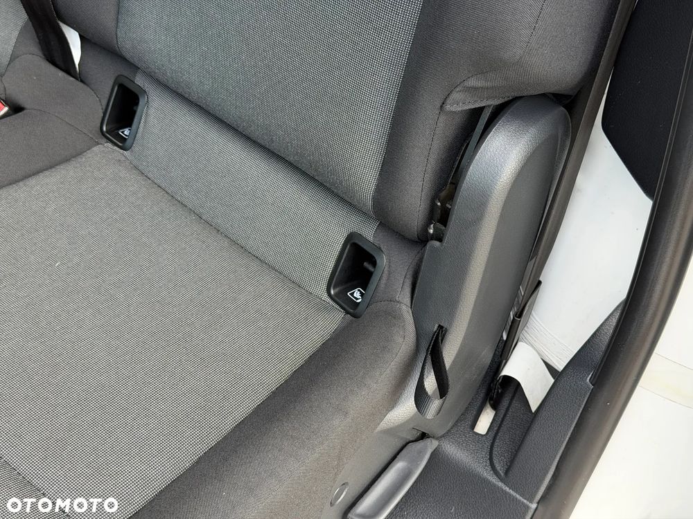 Volkswagen CADDY VAN MINIBUS 5cio Osobowy z Homologacją cięż. N1. Ładowność 707kg +5os. Mocny 2.0TDI Euro6, Bogate wyposażenie Reflektory Bi-KSENONOWE + Światła LED, Kierownica skórzana wielofunkcyjna, Tempamat, Ogranicznik, St. Radia oraz pełen komputer z kier. Czujniki cofania, Bezwypadkowy pełen serwis ASO VW - 25