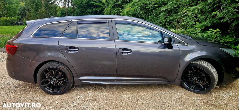 Toyota Avensis Touring Sports 1.8 Executive - 4