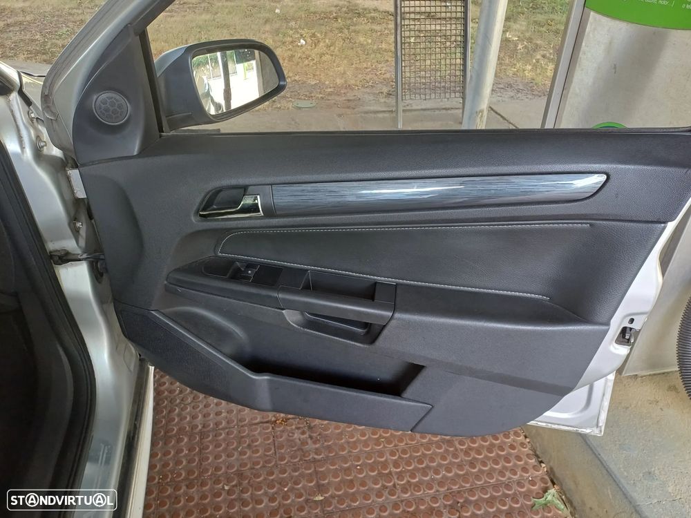 Opel Astra 2.0 T Cosmo - 25