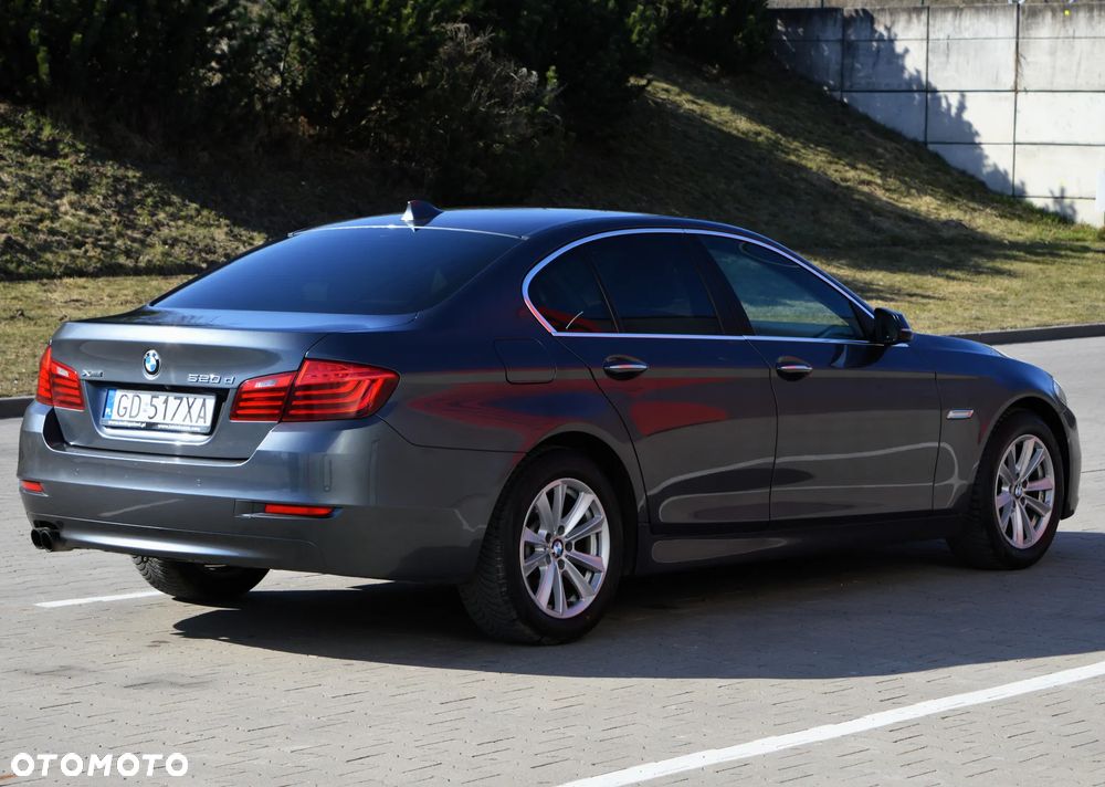 BMW Seria 5 520d xDrive Luxury Line - 2
