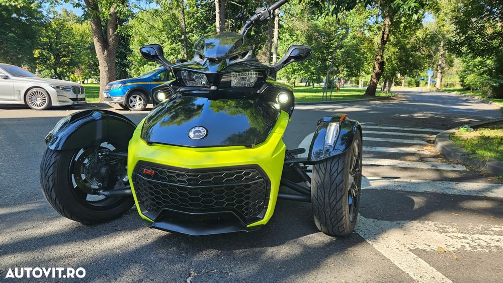 Can-Am Spyder - 2