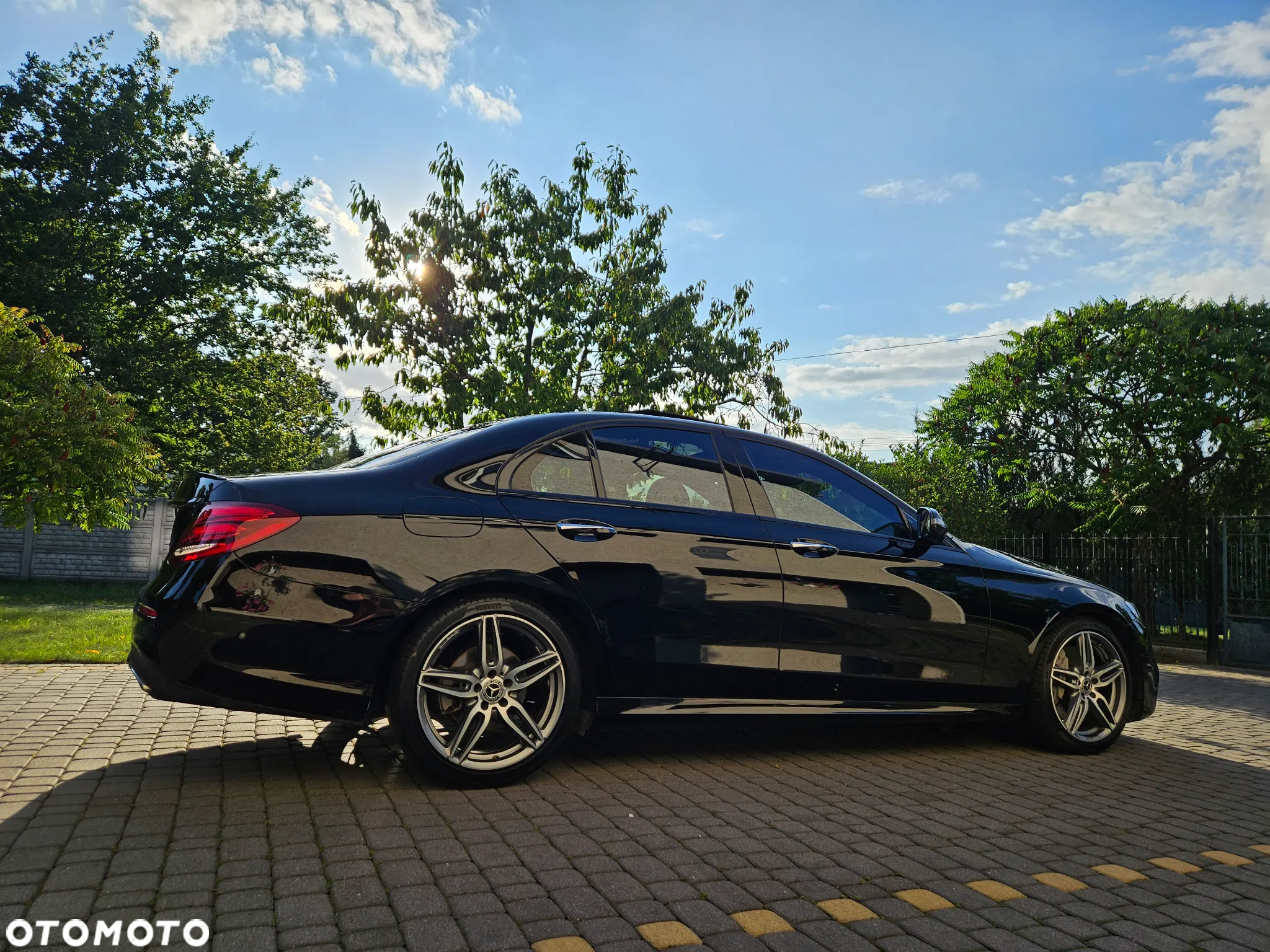Mercedes-Benz Klasa E 300 9G-TRONIC AMG Line - 10