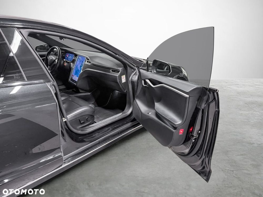 Tesla Model S - 17