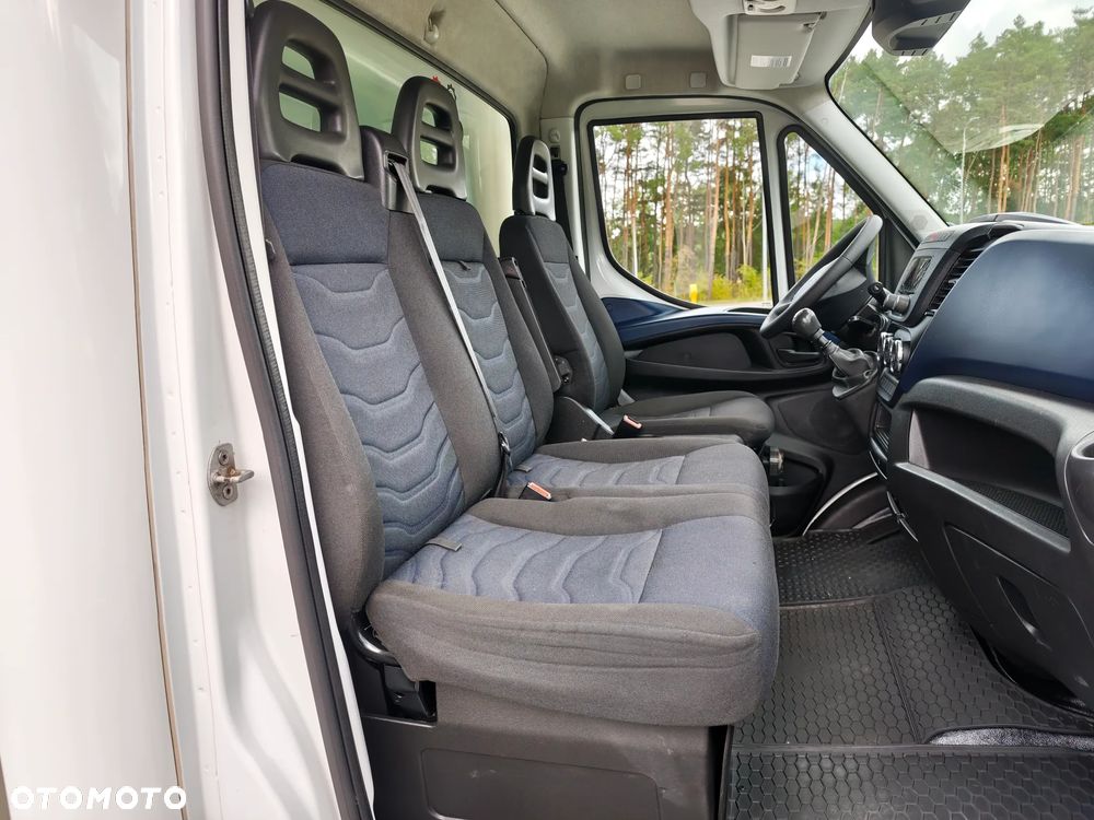 Iveco DAILY 3.0d 150KM** WINDA BAR 1000kg+UDT do 09.29r + STEROWANIE BEZPRZEWODOWE** Kontener 8-EuroPalet dł 425cm ** POLSKI SALON** 233 tyś KM** DMC do 3.5T kat.B** - 23