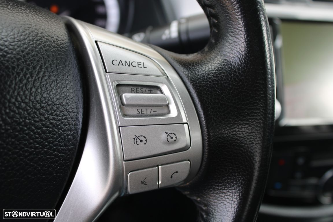Nissan Navara 2.3 dCi CD 4WD N-Connecta Nav - 26