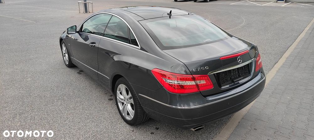 Mercedes-Benz Klasa E 250 CGI BlueEff - 8