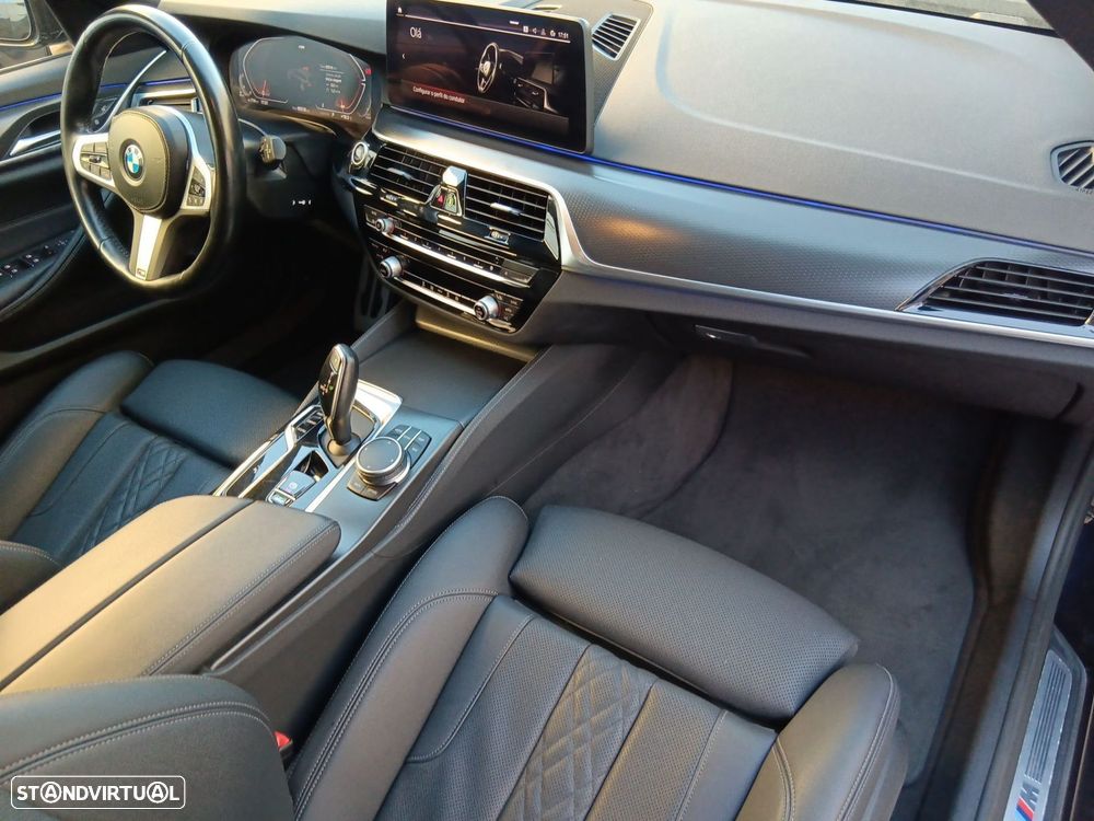 BMW 520 d Pack Desportivo M Auto - 25