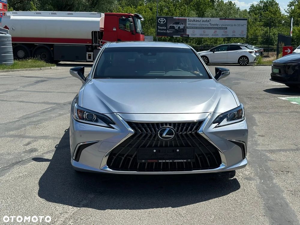 Lexus ES 300h Business Edition - 4