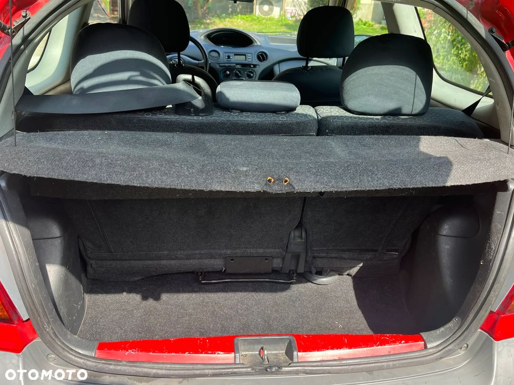 Toyota Yaris 1.0 Base - 12
