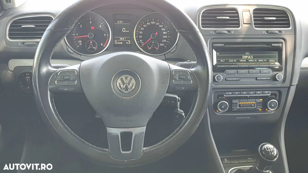 Volkswagen Golf 1.6 TDI DPF MATCH - 8