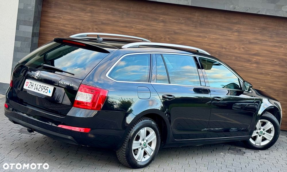 Skoda Octavia Combi 2.0 TDI RS - 8
