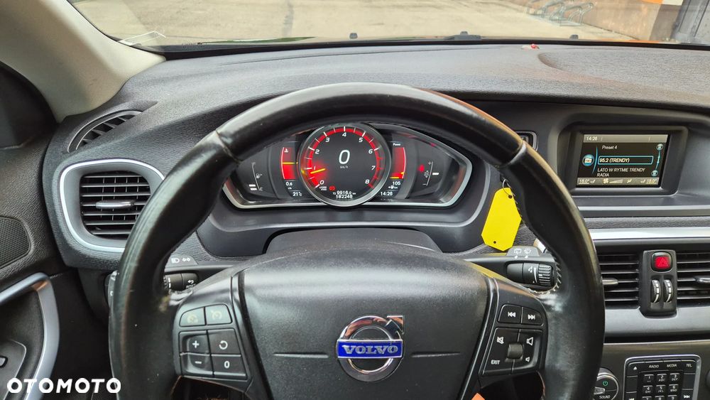 Volvo V40 T2 Momentum - 18