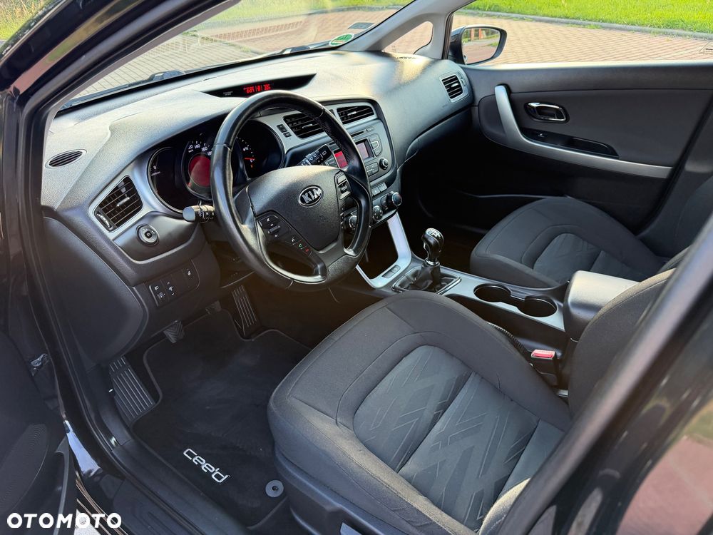 Kia Ceed 1.4 CVVT Dream Team Edition - 10