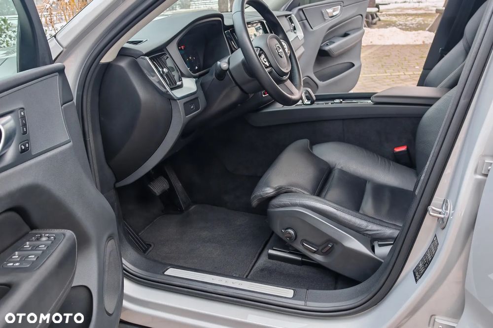 Volvo XC 60 B4 D AWD Plus Dark - 15