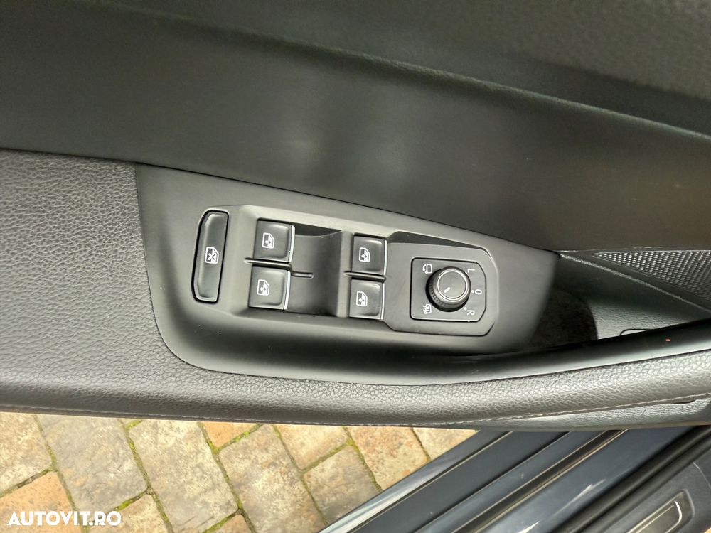 Volkswagen Passat Variant 2.0 TDI SCR DSG BlueMotion Highline - 16