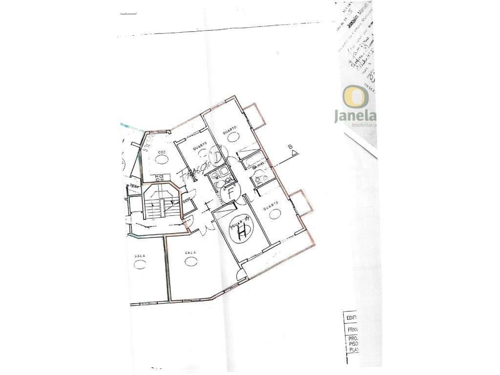 Apartamento central, com parqueamento - Grande imagem: 2/3