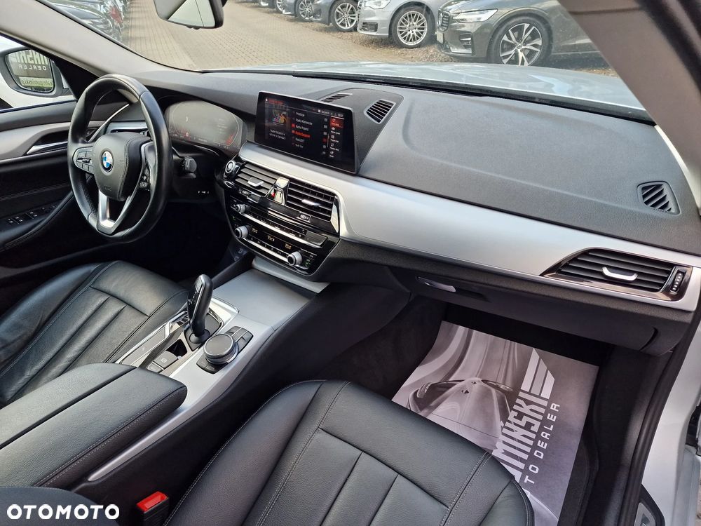 BMW Seria 5 518d - 27