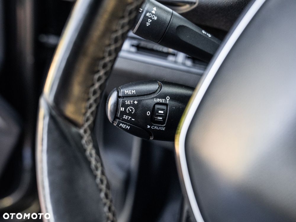 Peugeot 3008 1.2 PureTech Allure - 37