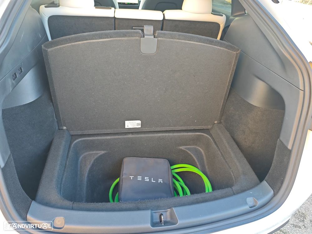 Tesla Model Y Long Range Dual Motor AWD - 29