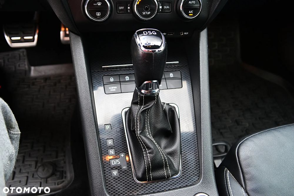 Skoda Octavia 2.0 TDI DSG RS - 34